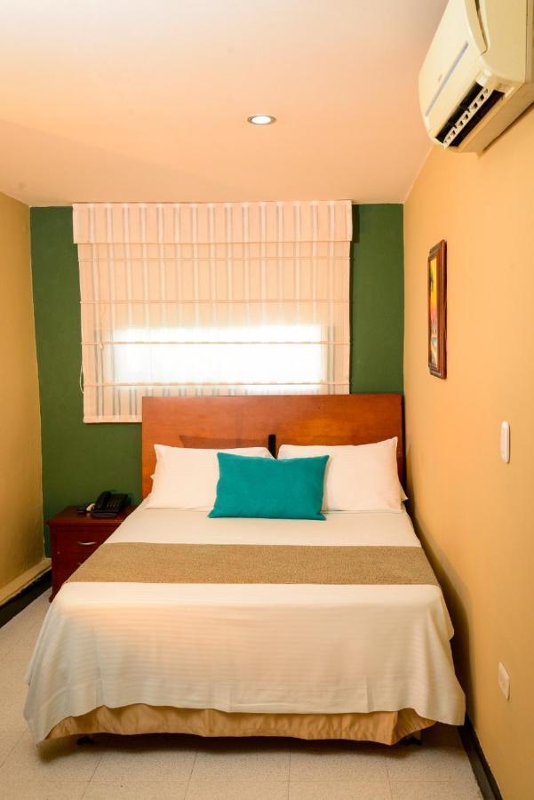 Hotel Prado 34 West Букараманга Екстериор снимка